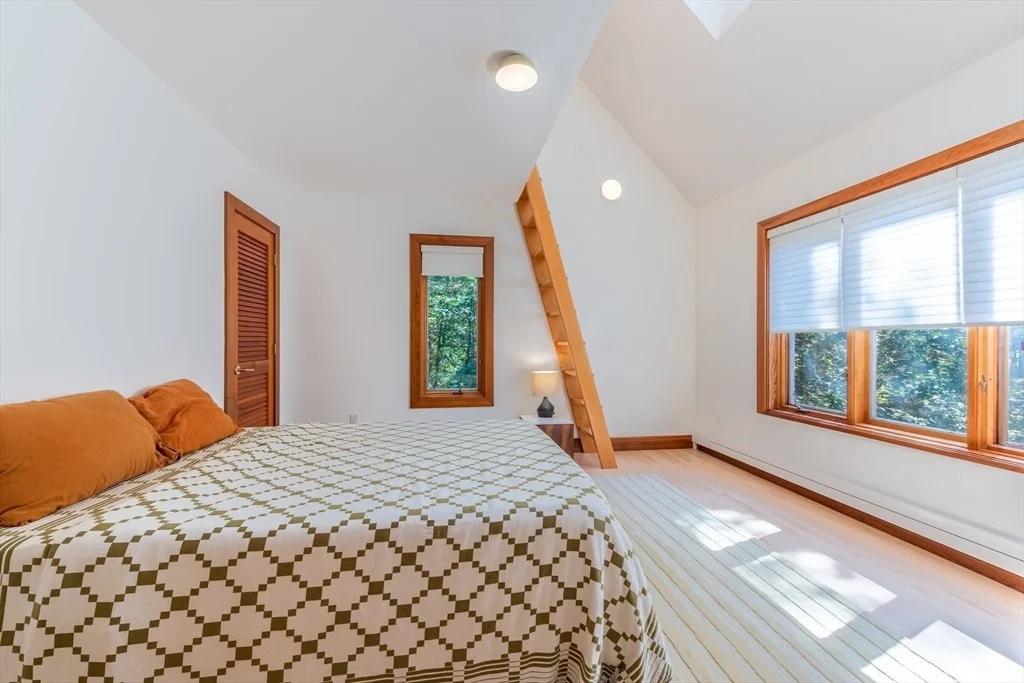 Photo of 100 Larkspur Dr