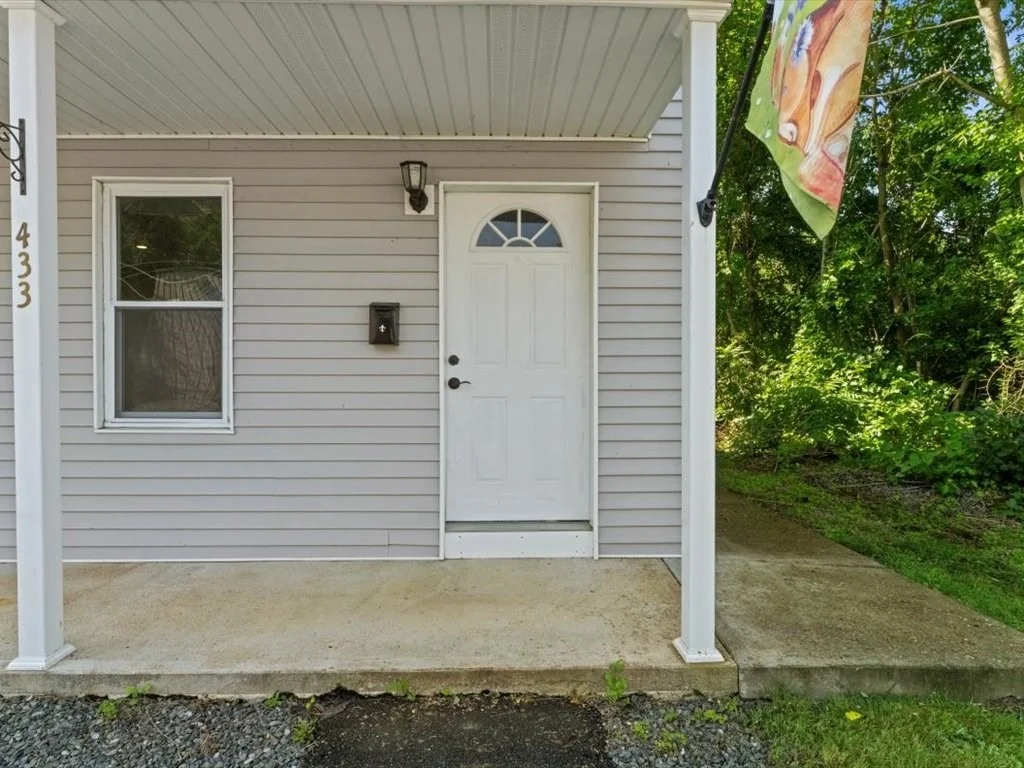 Photo of 433 Main St