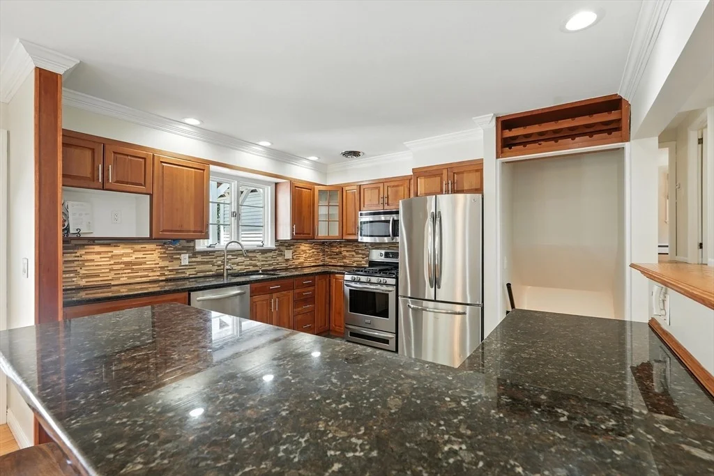 Photo of 15 Oak Bluff Cir