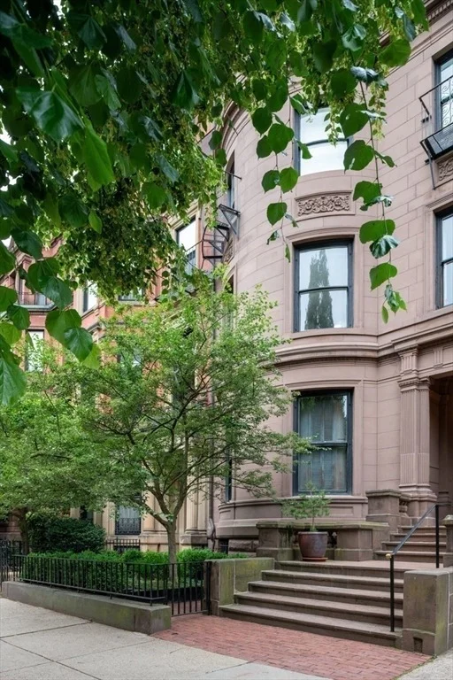 Photo of Unit B at 175 Commonwealth Avenue