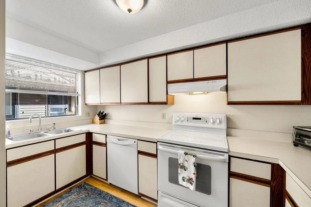 Photo of Unit 21 at 33 Maplewood Avenue