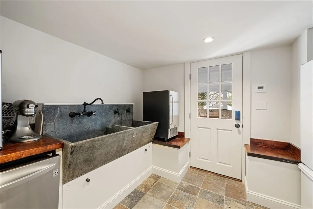Photo of 25 Longmeadow Road