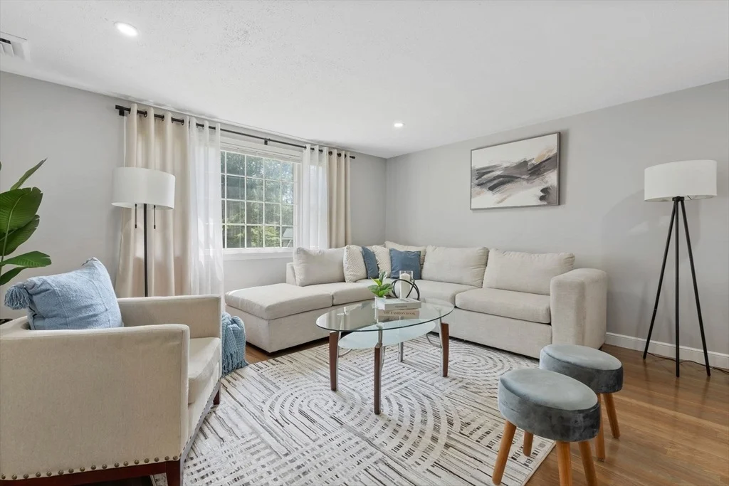 Photo of 2 Clover Cir