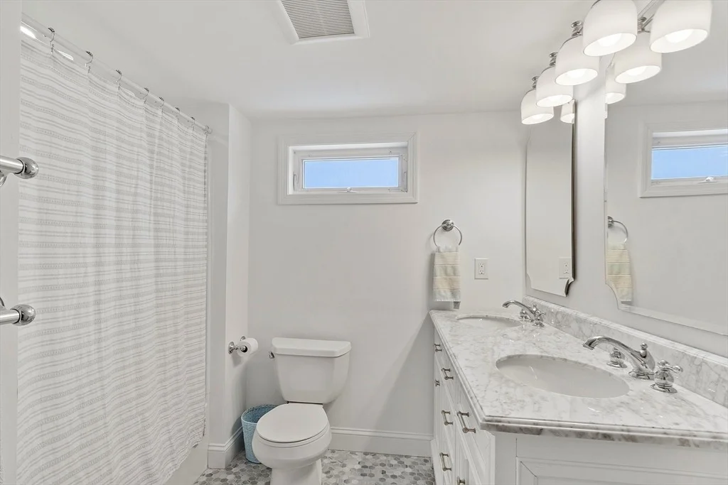 Photo of 232 Lowell St