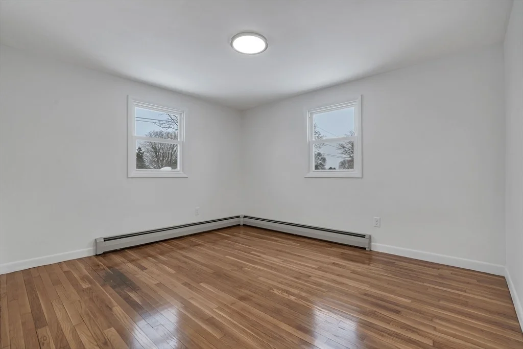 Photo of 11 Hawthorne Dr