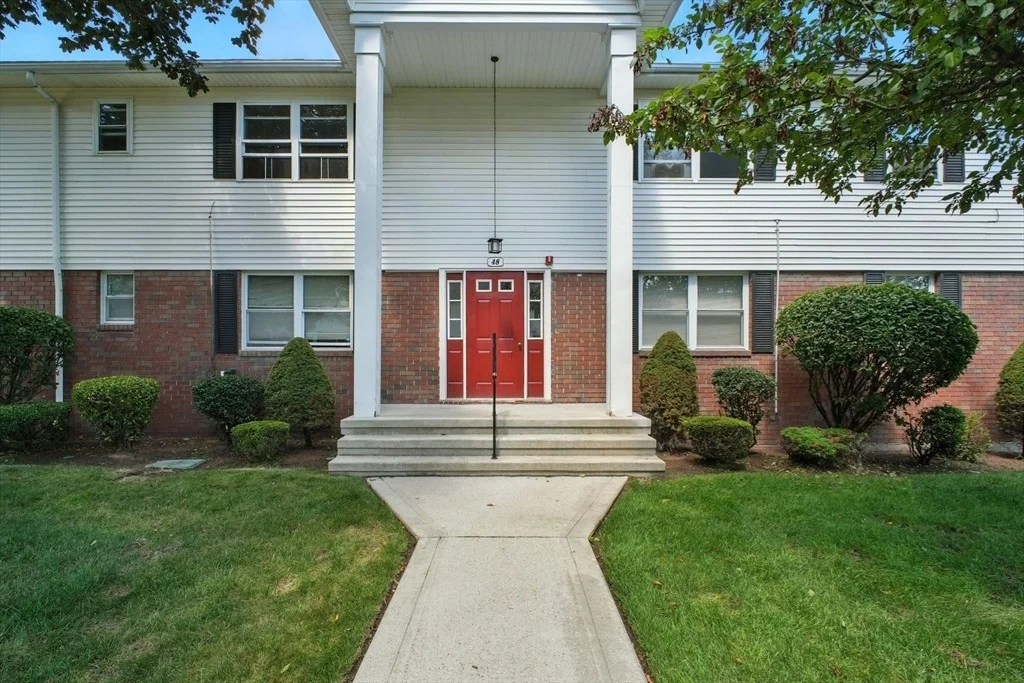Photo of Unit D at 48 Colonial Cir