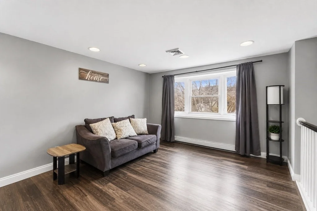 Photo of 51 Hideaway Ln