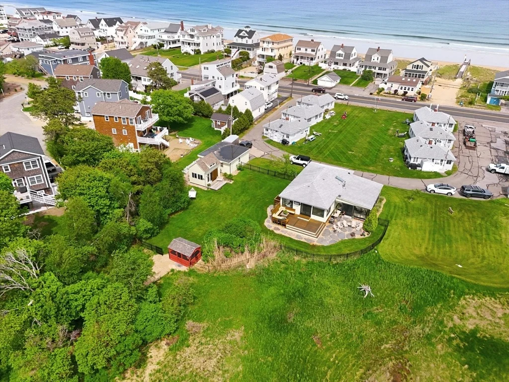 Photo of 349 N End Blvd