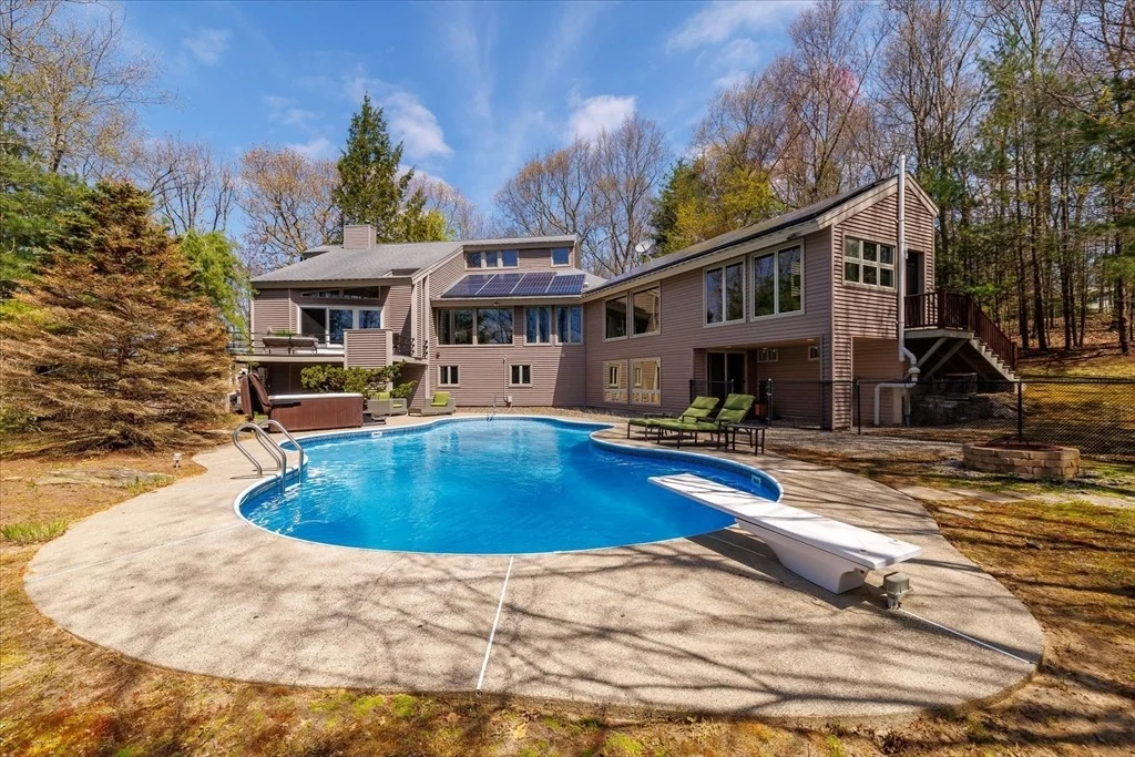Photo of 35 Hickory Dr