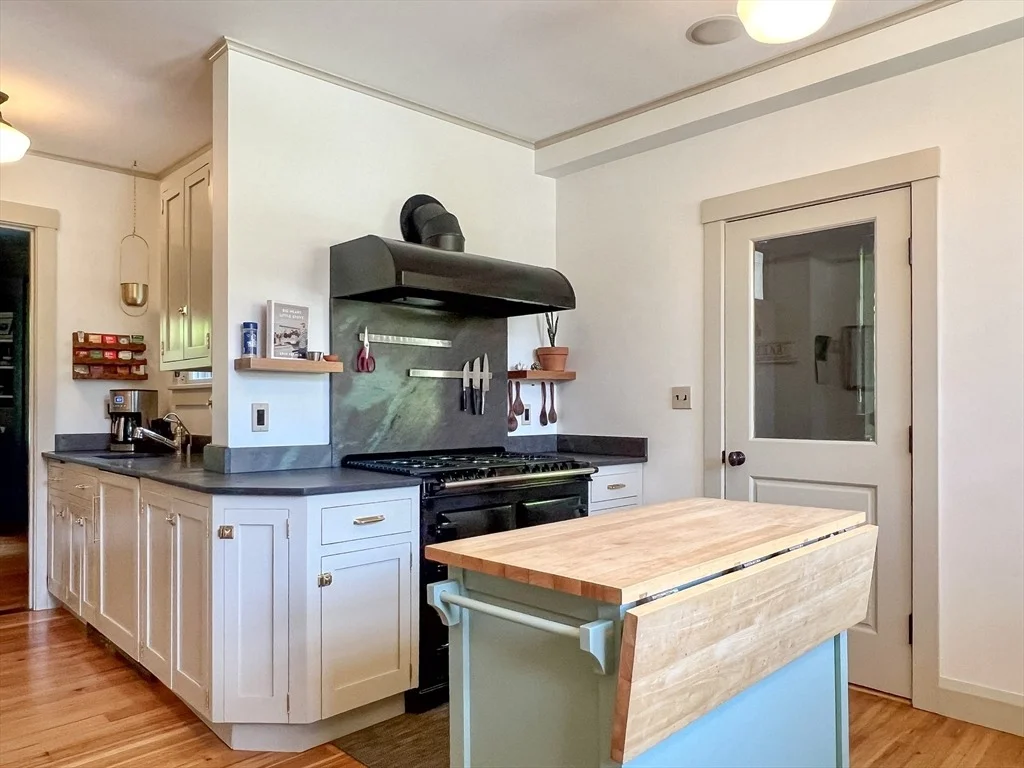 Photo of 211 Forest St