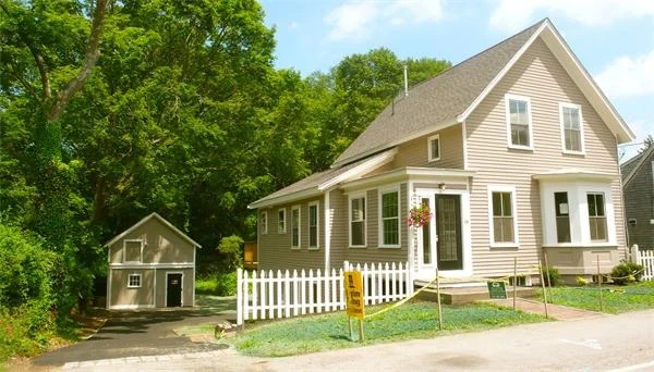 Photo of 19 Thaxter St
