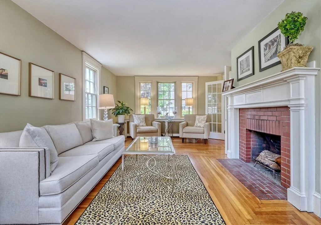 Photo of 17 Old Brook Cir