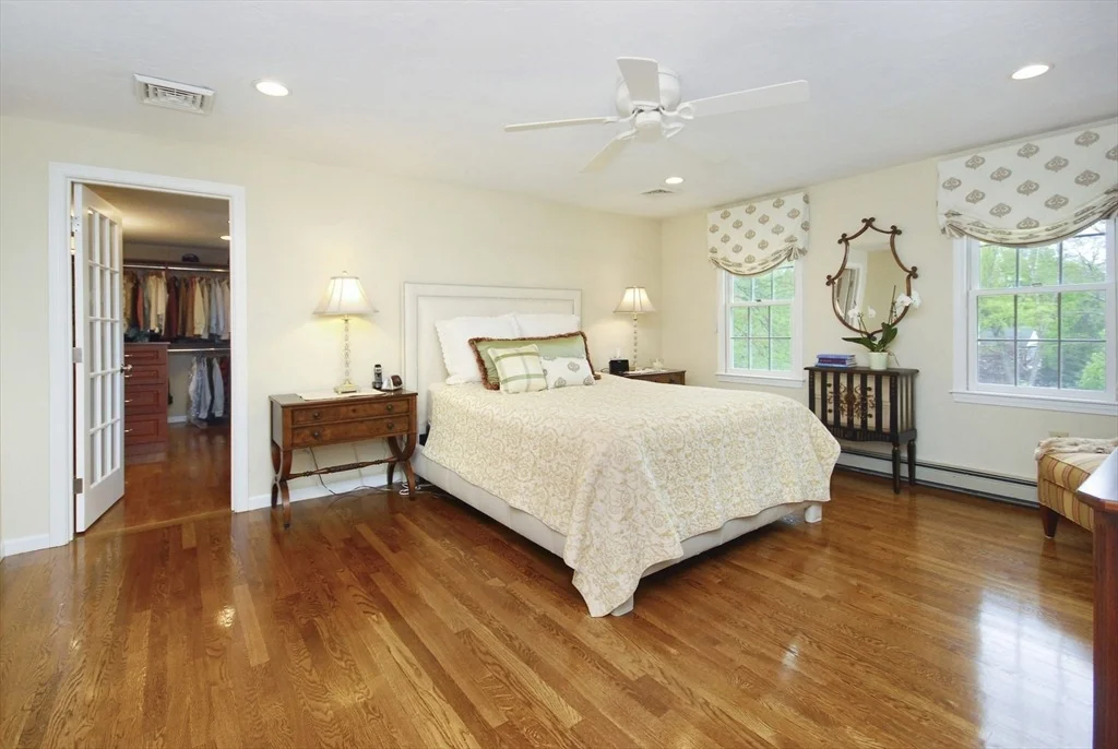 Photo of 2 Blackthorne Cir