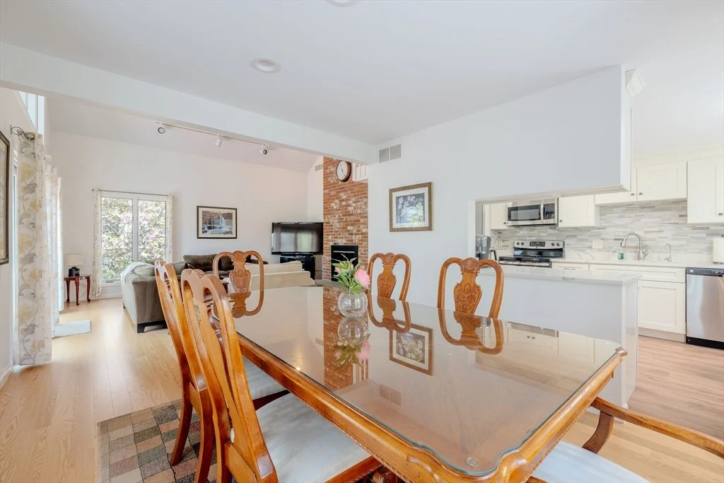 Photo of 41 Greensward Cir