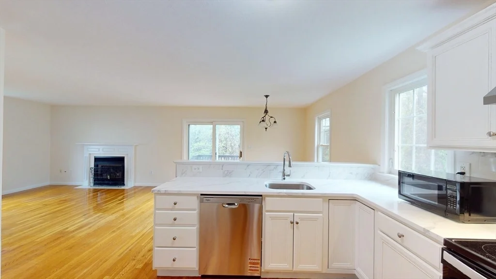 Photo of 8 Westside Dr