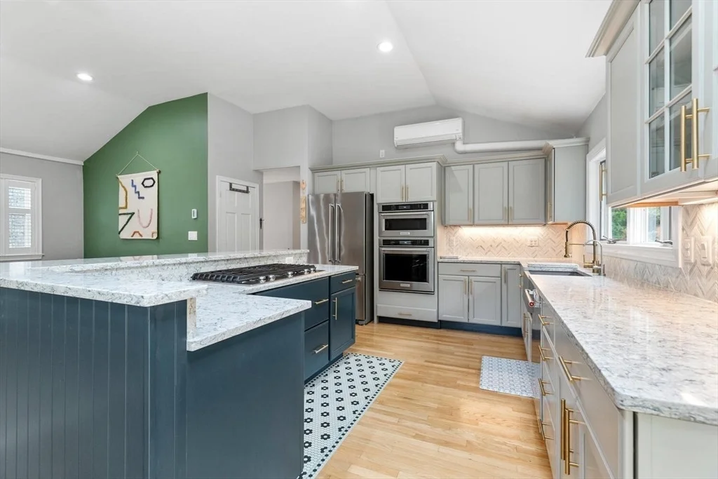 Photo of 70 Stevens Dr
