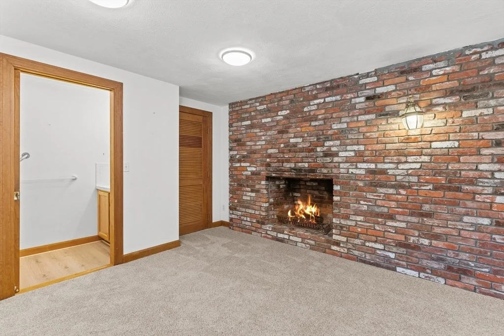 Photo of 676 Salem End Rd