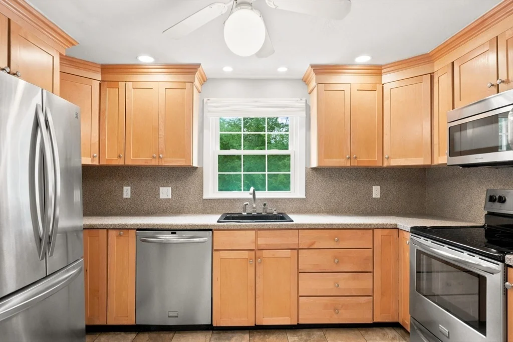 Photo of 52 Lanewood Ave
