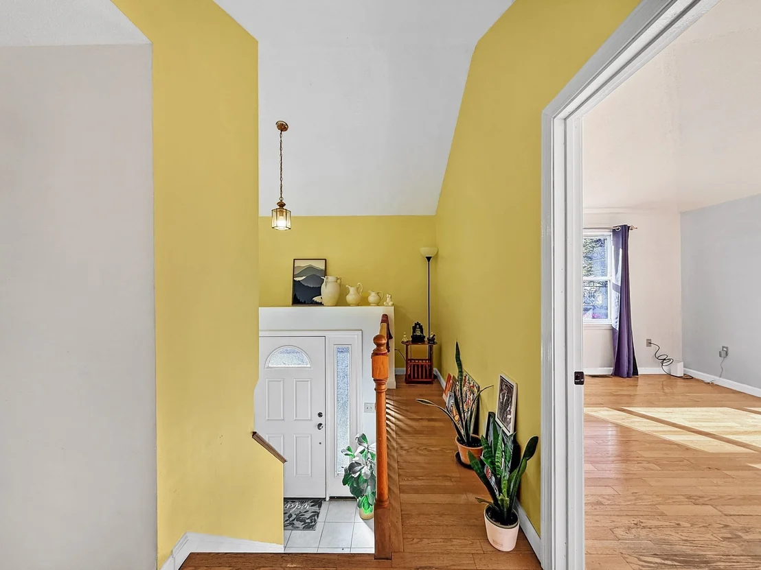 Photo of 23 Iona Ave