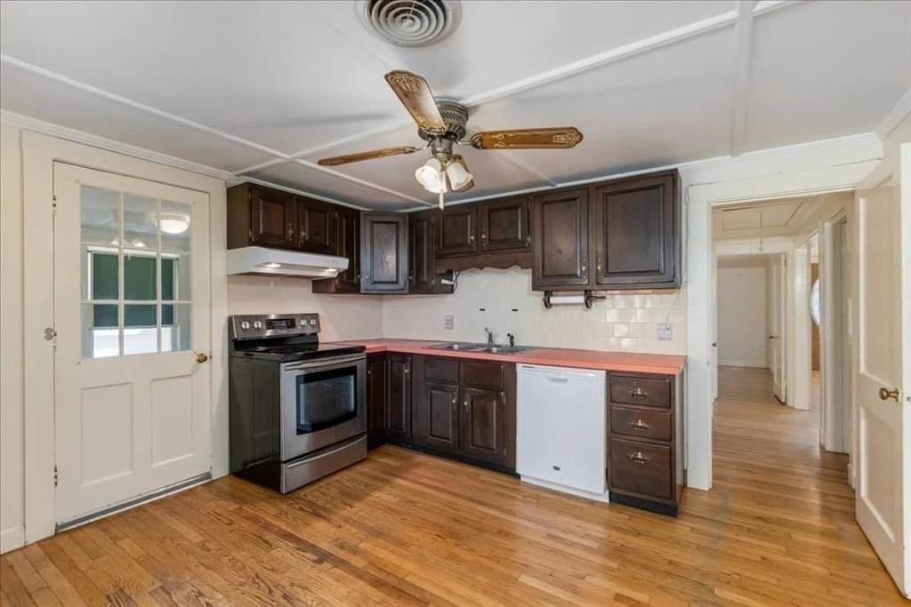 Photo of 8 Luzitania Ave