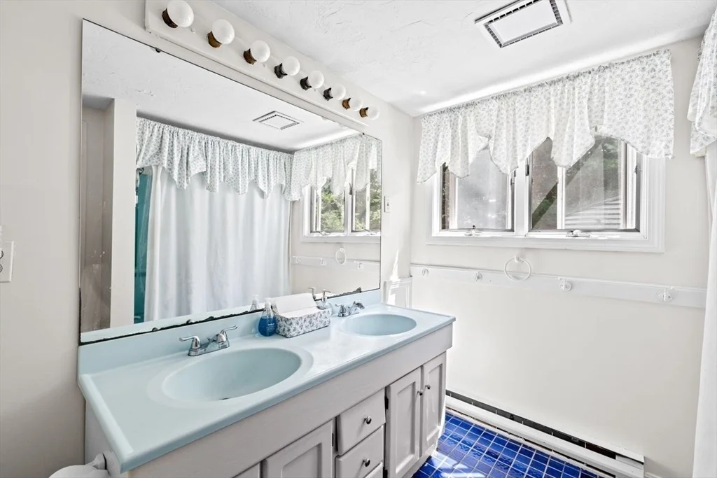 Photo of 87 Deborah Road