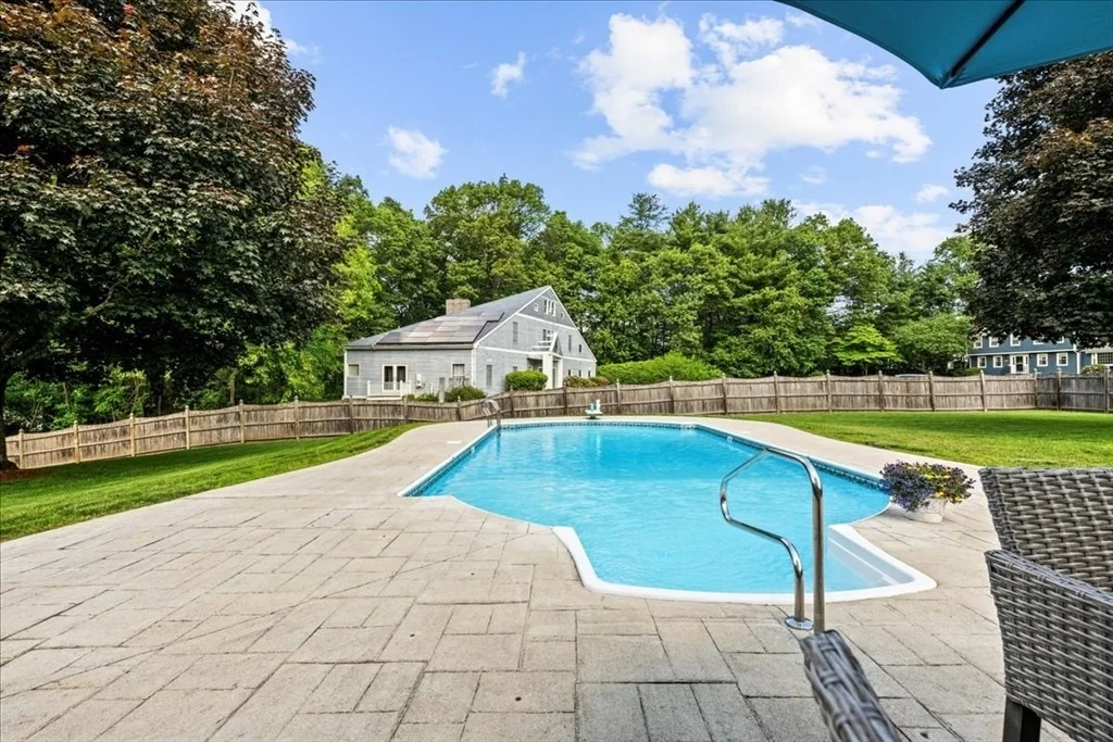 Photo of 27 Crestview Dr