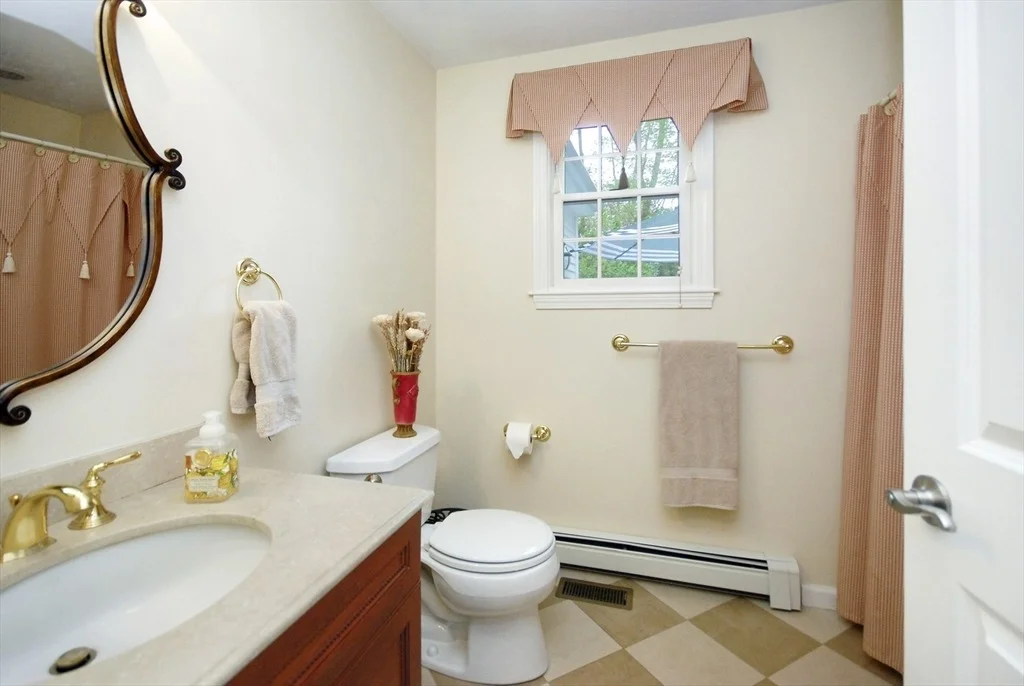 Photo of 2 Blackthorne Cir