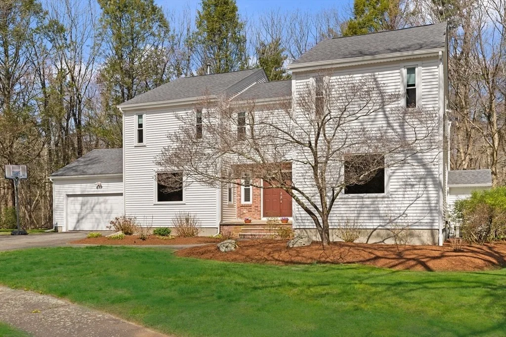 Photo of 17 Niantic Rd