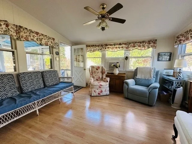 Photo of 8 Jasmine Ln