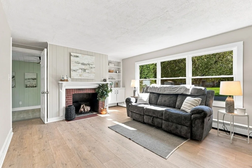 Photo of 331 Valley View Dr