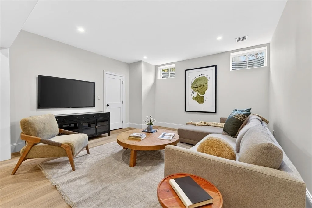 Photo of 8 Crestview Road