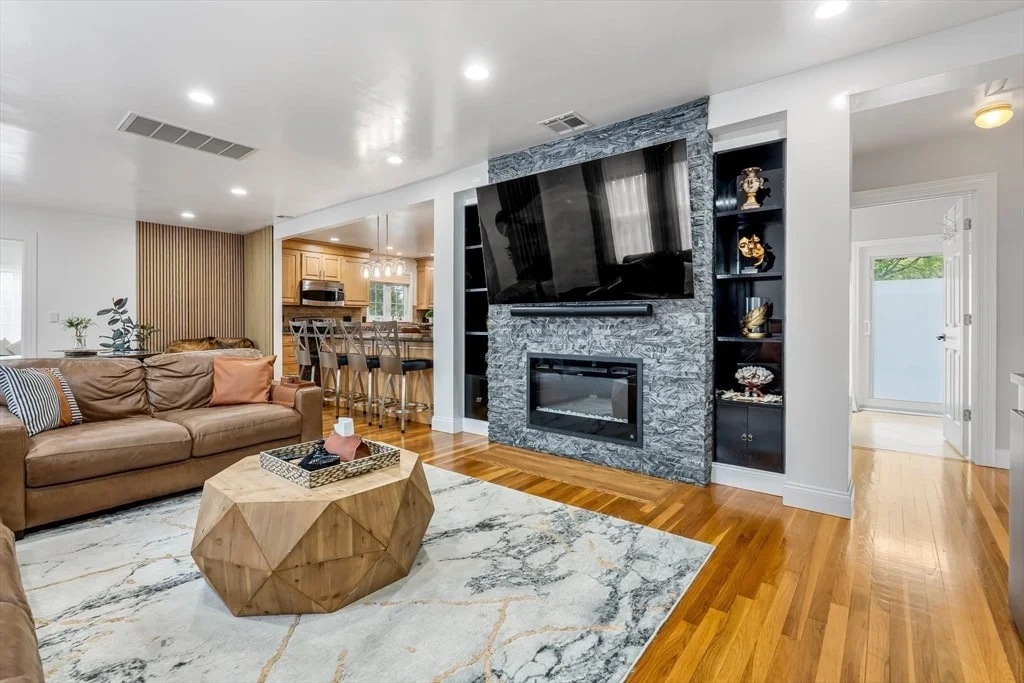 Photo of 2 Winmere Ave