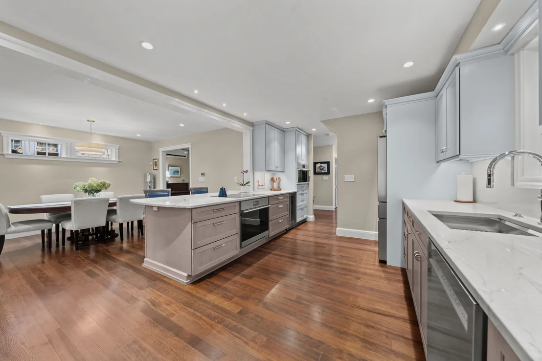 Photo of 49 Lynde Ave