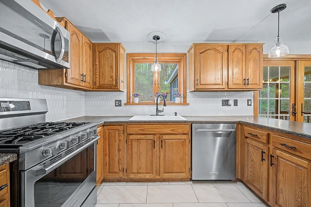 Photo of 8 Thomas Dr