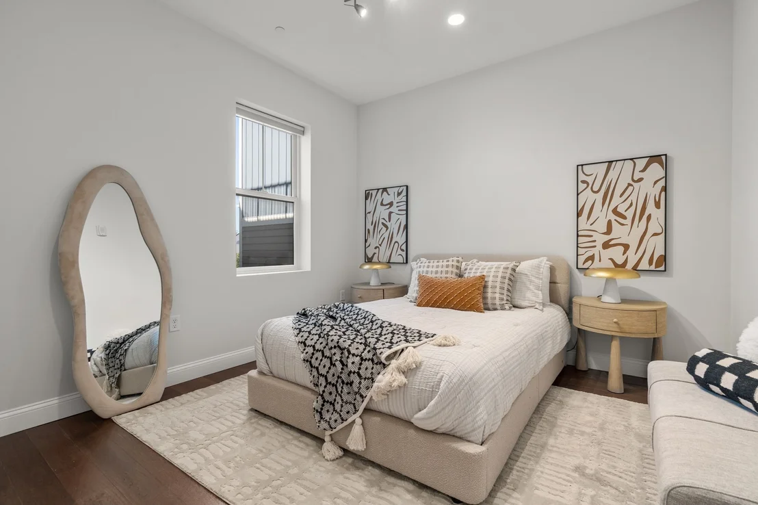 Photo of Unit 310 at 170 W Broadway