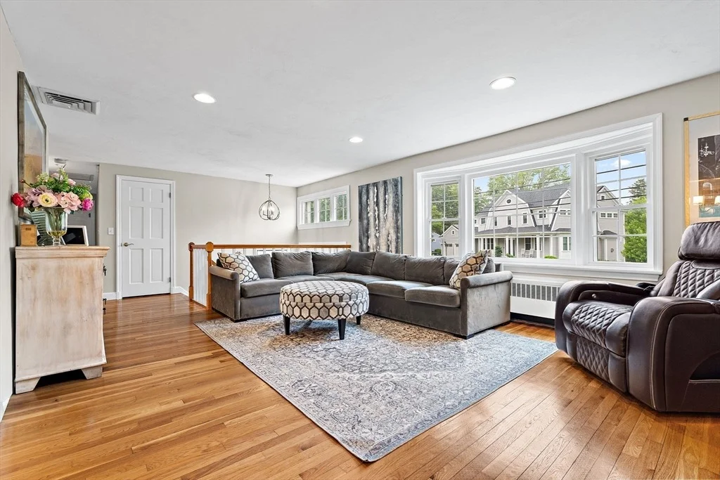 Photo of 145 Meadowbrook Rd