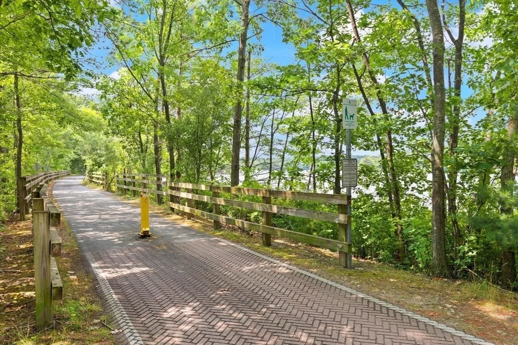 Photo of 368 Acton Rd