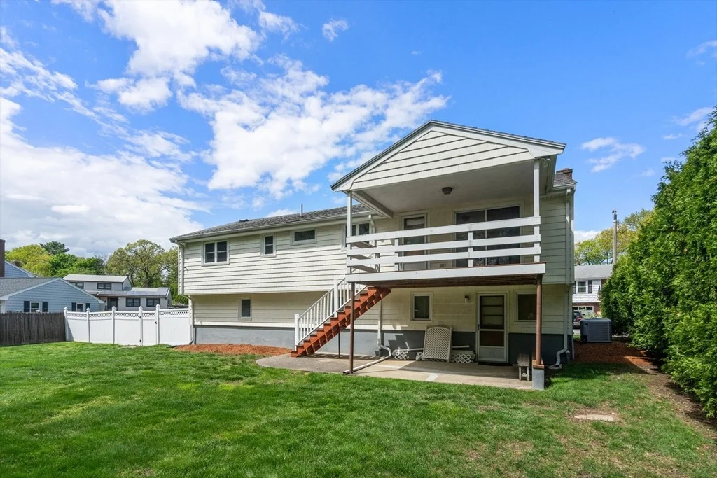 Photo of 16 Fieldstone Dr