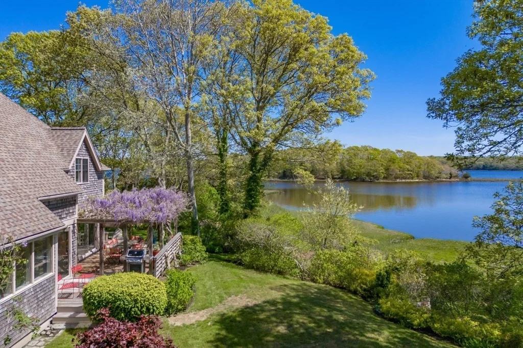 Photo of 246 River Road