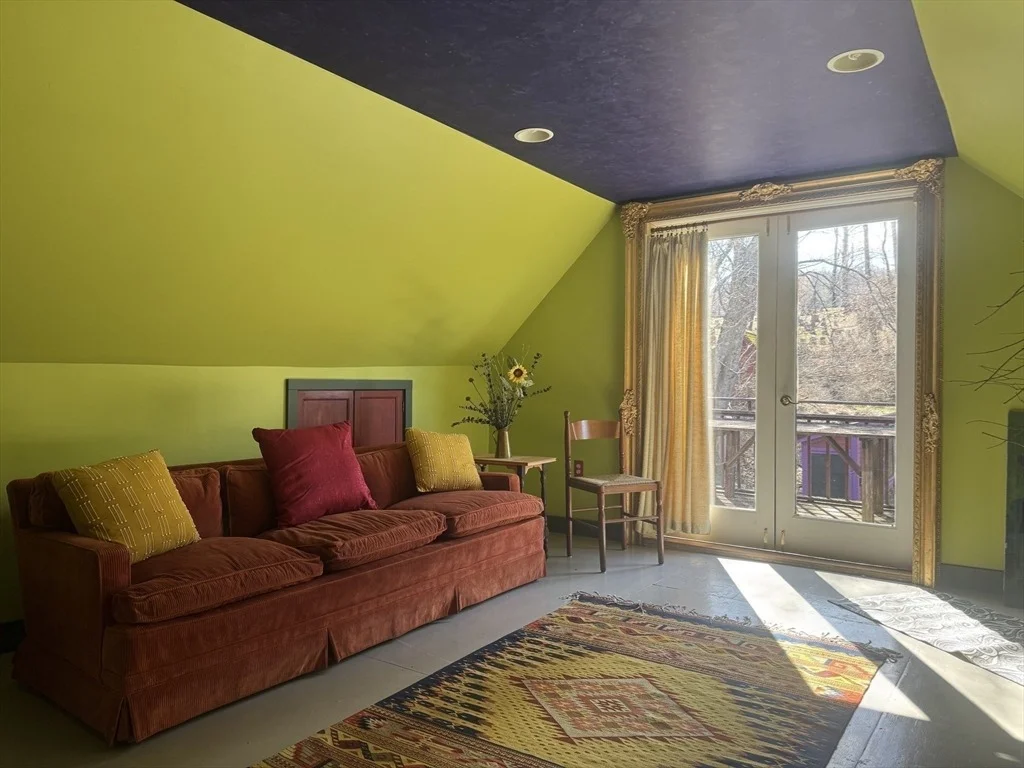 Photo of 197 Shelburne Falls Rd