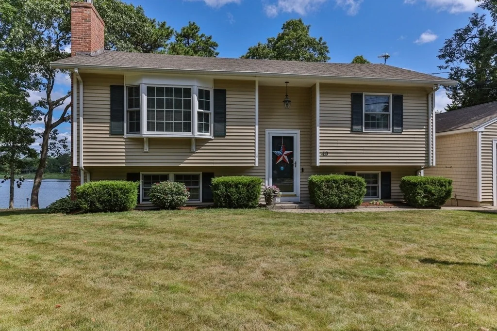 Photo of 49 Edgewater Way