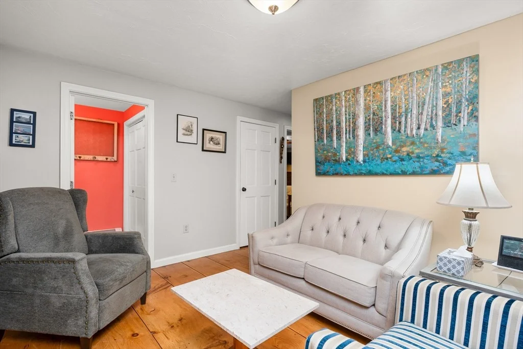 Photo of 7 Barnside Ln
