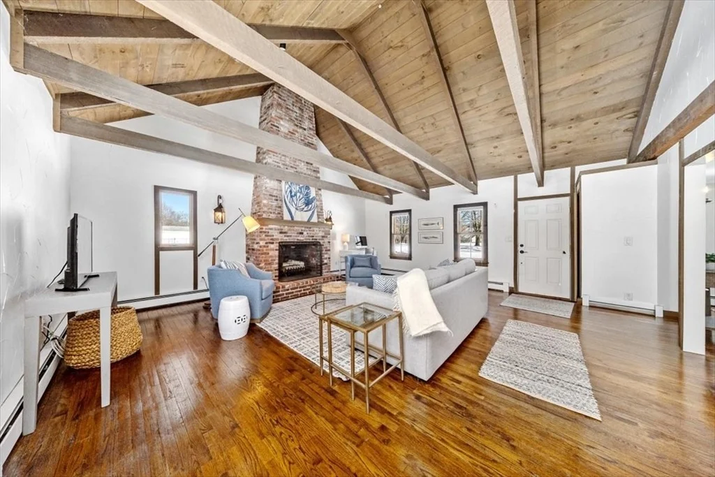 Photo of 11 Berkley Cir