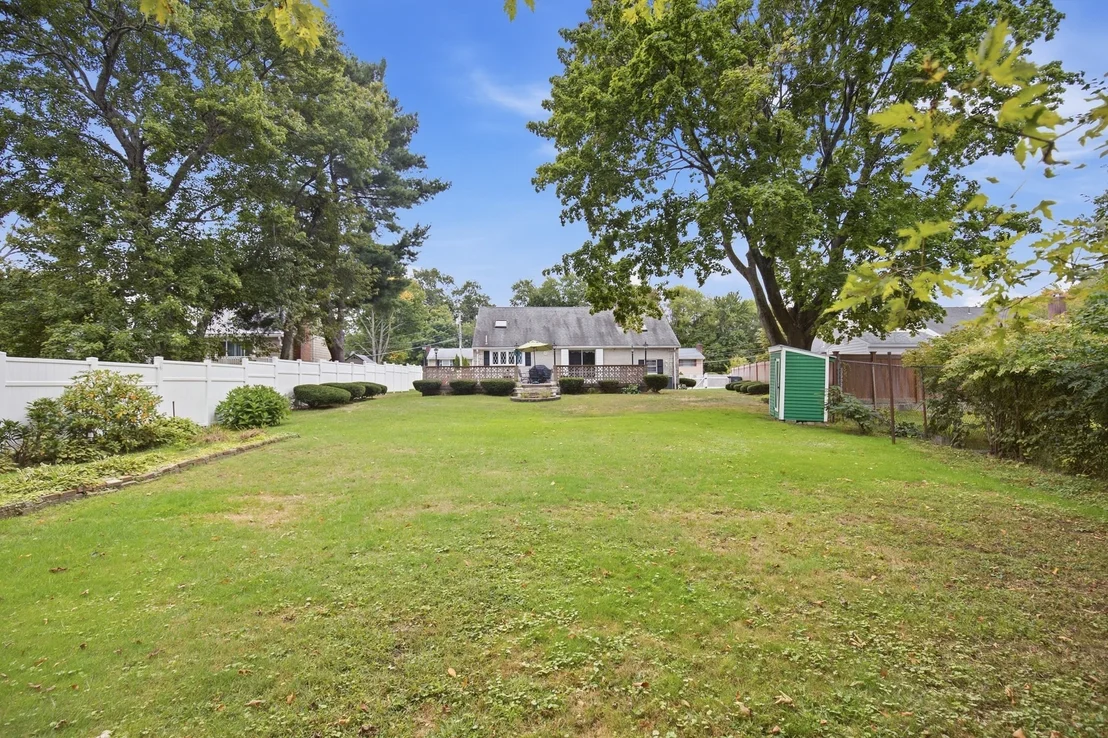 Photo of 37 Rustcraft Rd