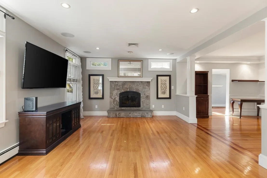 Photo of 85 Robbins Rd