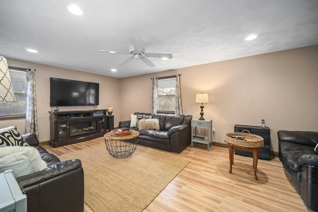 Photo of 17 Wagonwheel Rd