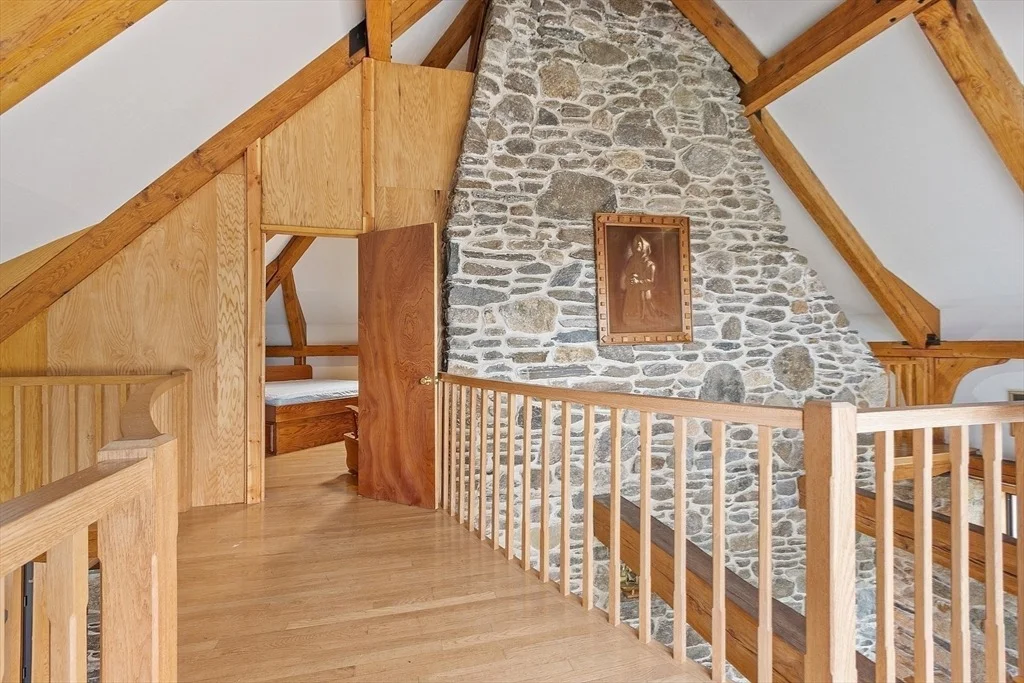 Photo of 102 Lyons Hill Rd