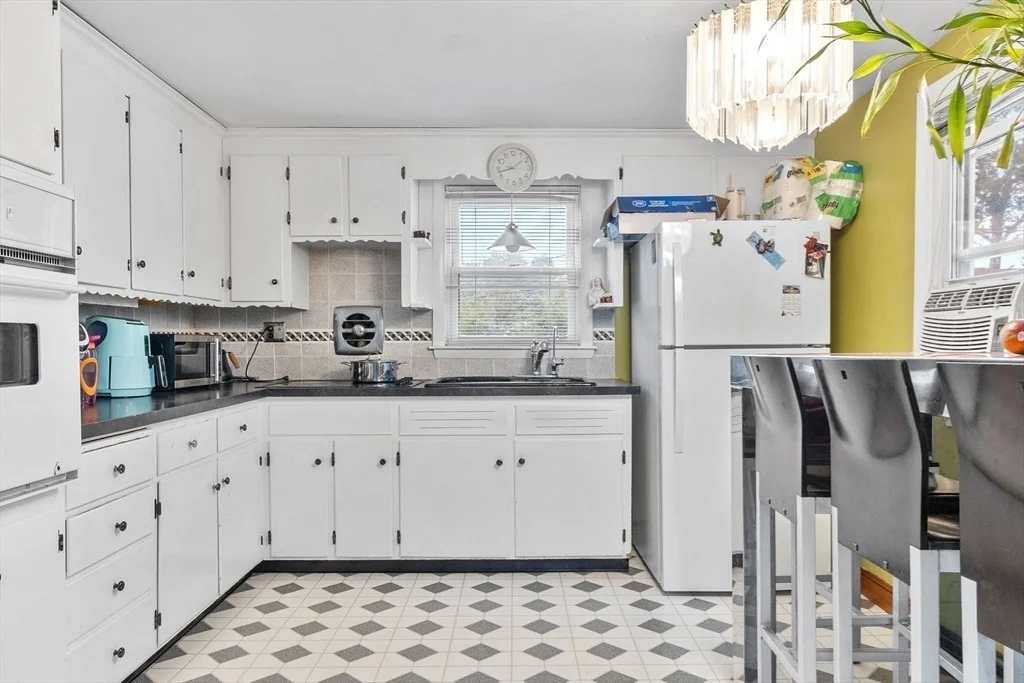 Photo of 18 Sterling Ave