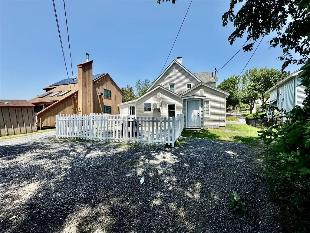 Photo of 94 Massasoit Rd