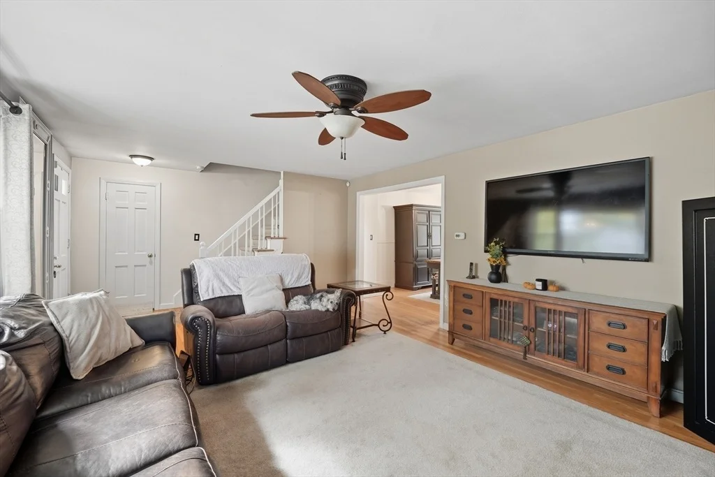 Photo of 11 Hickory Hill Dr